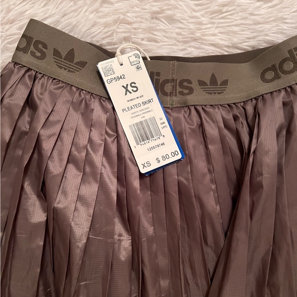 Adidas Skirt. Size XS - Picture 2 of 2